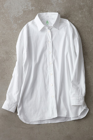 イタリアのシャツ専業ブランド・フィナモレの白シャツ