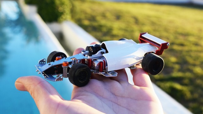 △手のひらサイズのミニレーシングカー