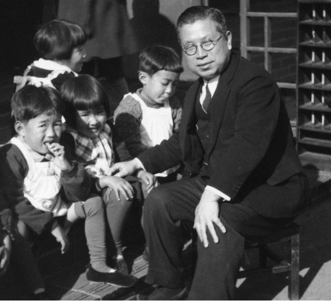 幼稚園を花壇にたとえるなら、自分は花を育てる園丁だと惣三は言っていました。写真／お茶の水女子大学所蔵