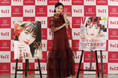 【速報】浜辺美波「2021年 最も美しい人」贈賞式にクリスマスを意識したバーガンディのシースルードレスで登場！　美容業界で最も権威のある『VOCE年間ベストコスメ2021』最優秀賞に輝いたのは…？