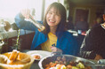 長濱ねる、セカンド写真集より先行解禁第8弾!アイスランドの伝統料理を前に、食いしんぼうスマイル!