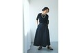昨年完売した名品、「マルモアのフレアスカート」がミモレストアで再販開始！華やかな黒で春夏のシンプル服をアップデート