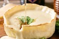 【9月20日開始】チーズに豪快ディップ！最後は生地まで食べ尽くす「シカゴピザ」が食べ放題に登場｜チーズミート天王寺
