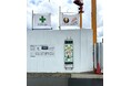 【プレサンスグループ】株式会社メルディアDCが建設現場の看板に緊急時の「担架」に変わる救護器具兼用看板「タンカん板」を設置