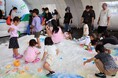 真夏の伊勢崎オートレース場に約10tの雪！親子で楽しむ雪あそび体験イベントを実施しました