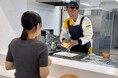 社長考案の「社長特製手作りカレー」を内定者に提供
