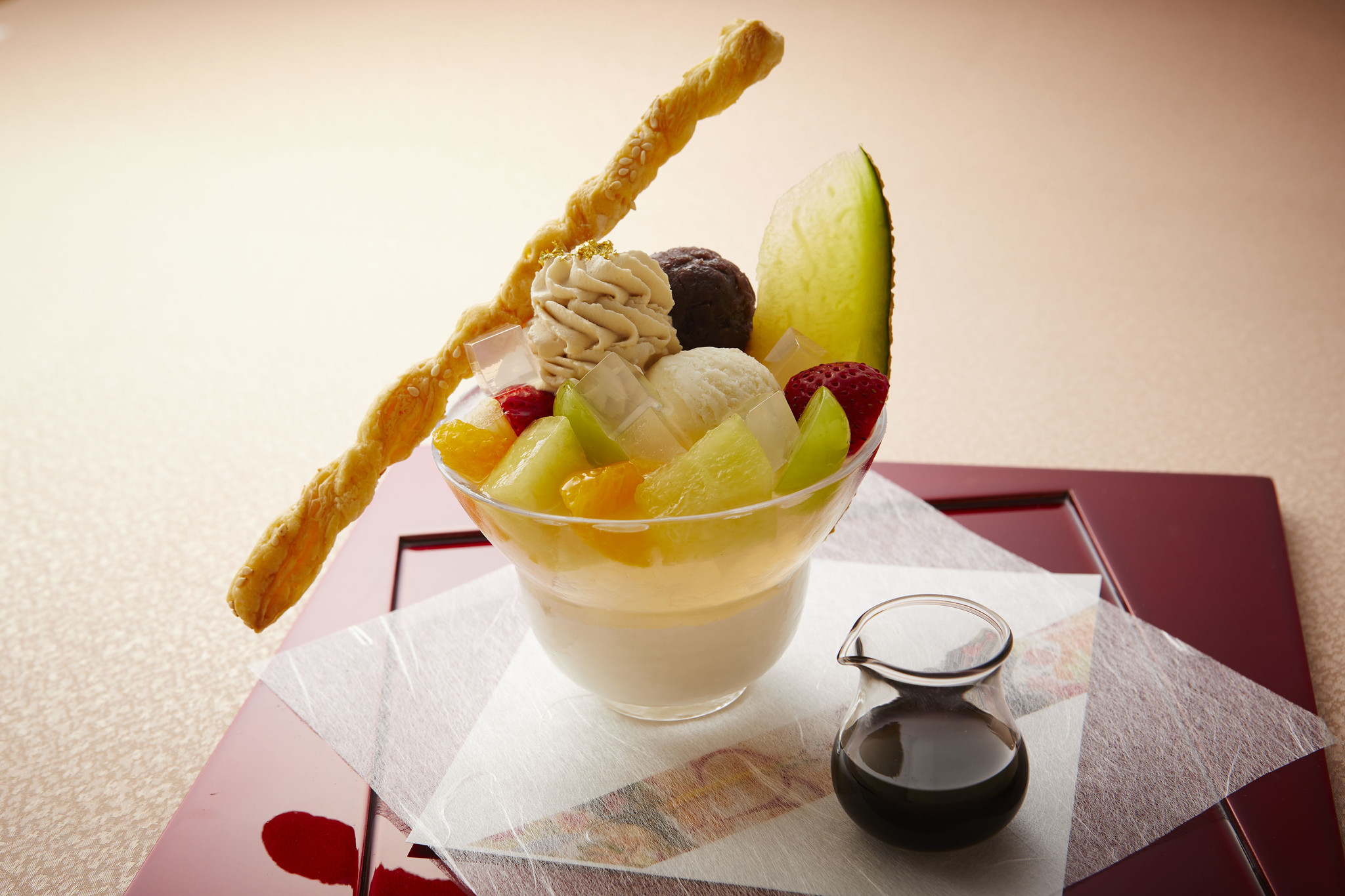 【ロイヤルパークホテル】創業200周年の日本橋老舗“榮太樓總本鋪”と初コラボ「あんみつパフェ」を本日発売！｜株式会社ロイヤルパークホテルズアンドリゾーツのプレスリリース