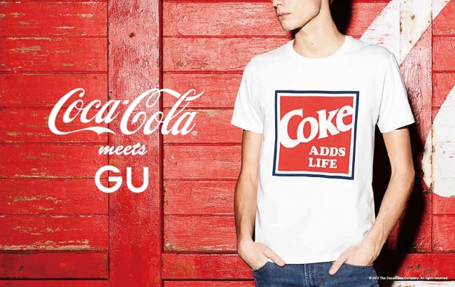 コカ コーラ ジーユー コラボコレクション 懐かしい1960年代ロゴやキャッチコピーがtシャツで蘇る 日本コカ コーラ株式会社のプレスリリース