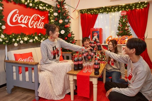会えなかったあの人と コカ コーラのある特別な食事 を仲間と楽しむクリパ専用ルームが登場 コカ コーラ クリスマスパーティールーム 1日1組 6組限定でご招待 日本コカ コーラ株式会社のプレスリリース