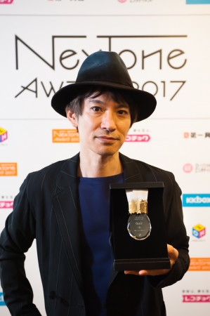Gold Medal受賞作品の著作者：草野正宗（© JUNJI  NAITO）