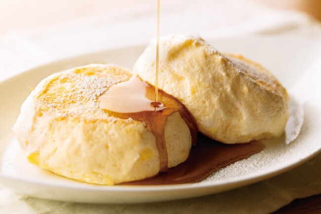 むさしの森珈琲特製”ふわっとろパンケーキ （蜂蜜入メイプルシロップ添え）