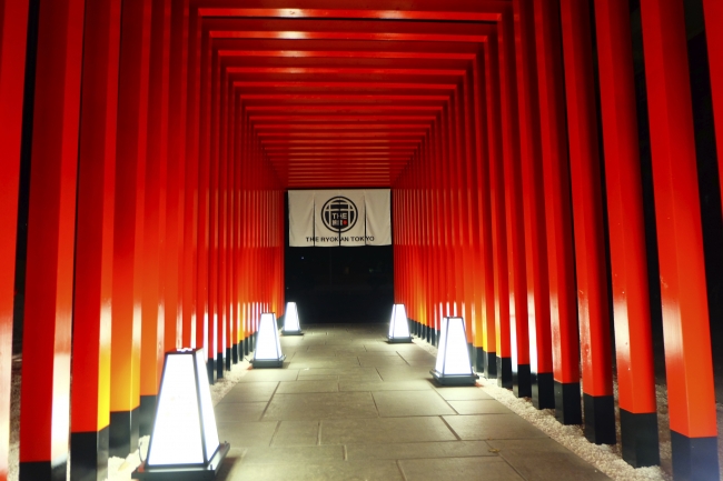 The Ryokan Tokyoのシンボルのゲート