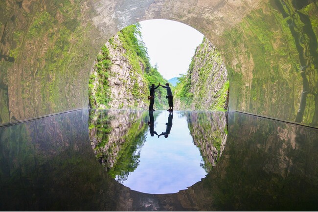 【画像提供】マ・ヤンソン／MADアーキテクツ 「Tunnel of Light」（大地の芸術祭作品）