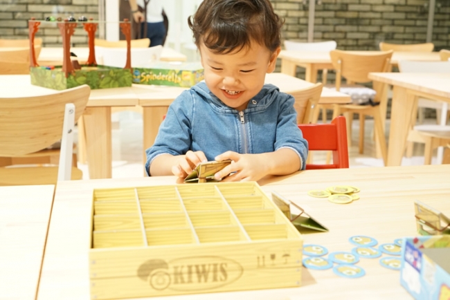 親子で楽しく遊べるボードゲームカフェ Jellyjellykids がマルイシティ横浜に期間限定オープン 株式会社ピチカートデザインのプレスリリース