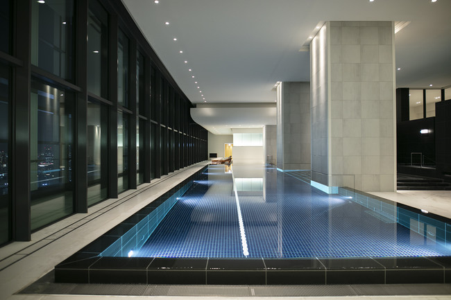 Andaz-Tokyo-AO Spa-Pool-Front angle