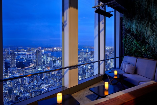 Andaz-Tokyo-Rooftop-Bar-Window-Seat