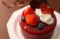 【アンテノール バレンタイン】上質なチョコレートケーキで豊かなひとときを。艶やかな真紅のスペシャリテや濃厚なプレミアムチョコレートケーキなど。