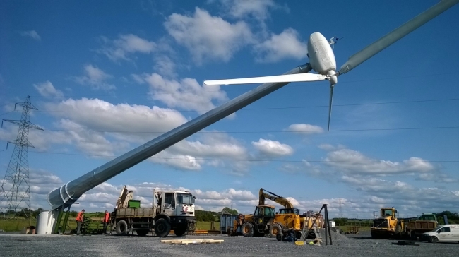 水圧ラムを使って倒立される25kワットの風車