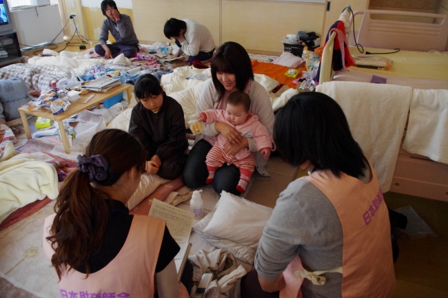 東日本大震災での訪問検診の様子