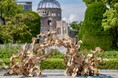 合わせた手。ひらき、木を組む。▶︎被爆81年の8月6日夜、被爆樹木のブロックで「平和のアーチ」を組み直す参加型アート「Re:Arch Hiroshima」を広島・相生通りで開催
