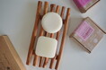 スリランカ発「Sinharaja Herbs Japan」から新商品3種を9月14日発売。しっとりケアの“Pink”シリーズとシナモンウッドのソープディッシュが登場