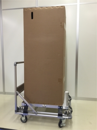 西尾レントオール株式会社 事務所内 ロボット専用台車 NMP-12 ※NMP-12は特許技術を採用しております。NMP-12は、西尾レントオール独自の製品です。適正重量は40kg プラスマイナス10kg (梱包素材重量を含む)