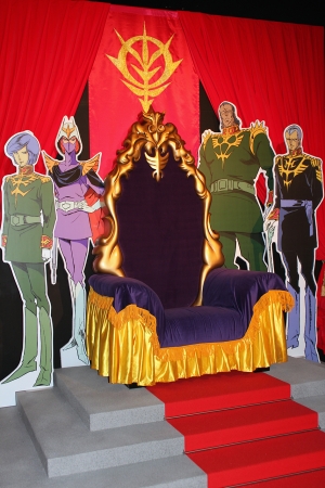 デギン公王の椅子　©創通・サンライズ