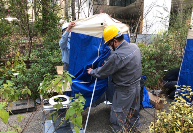 マンホールトイレ設置訓練の様子