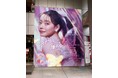マトメージュの新ミューズ「なごみ」の大型ビジュアルが渋谷に登場!2日間限定でミラーキーホルダーが持ち帰れるピールオフ広告を実施。