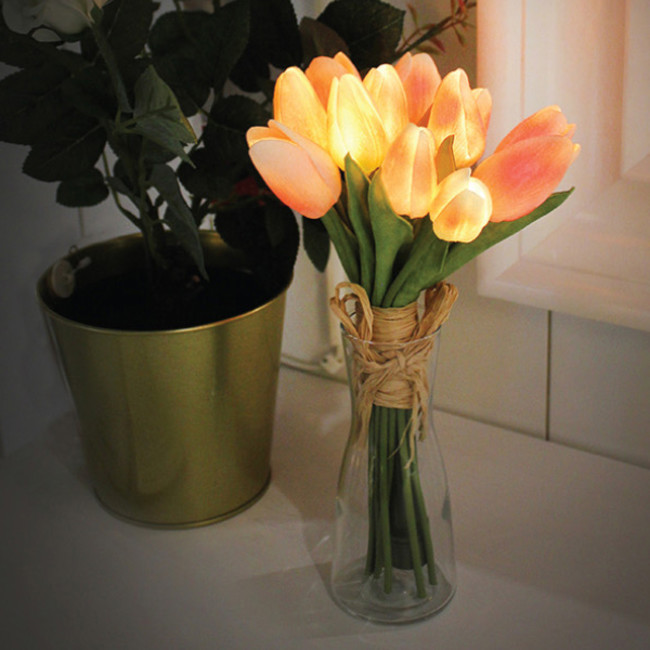 まるで本物のお花みたい フェミニンで可愛い フラワーledライト ヴィレヴァンオンラインに登場 ヴィレッジヴァンガードのプレスリリース