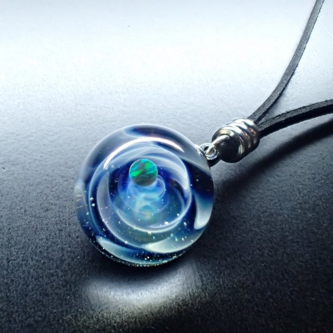 宇宙ガラス ガラス製ネックレス オパール