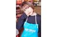 声優「小山百代」× ヴィレッジヴァンガードの限定コラボグッズが発売開始！