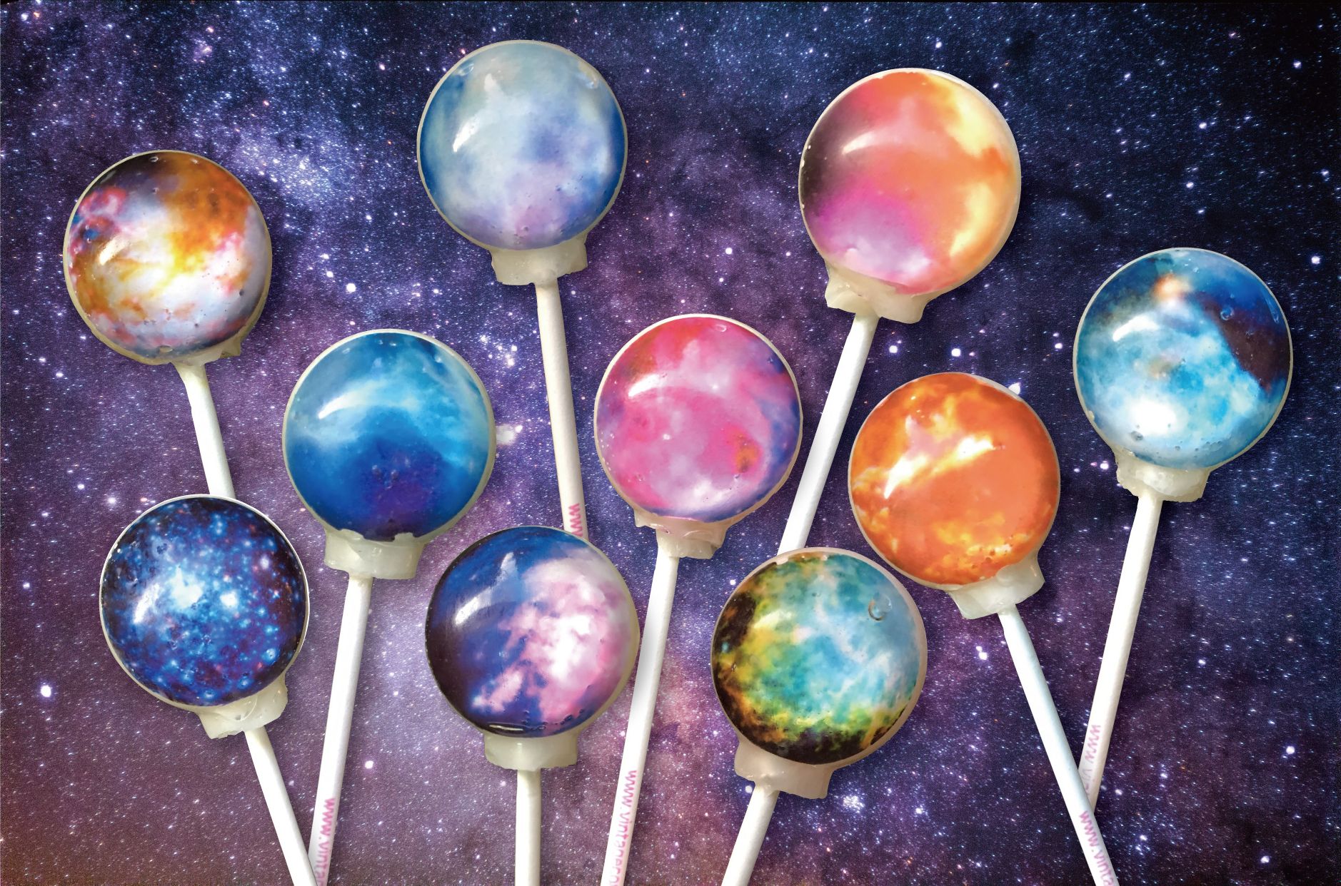 宇宙はチーズケーキ味 惑星キャンディ最新作 Nebula Lollipop は見た目にも味にも大注目 ヴィレッジヴァンガードのプレスリリース