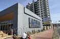シアーズホームバースカンパニー新展示場(北九州市)に大型LEDビジョンを設置 ―― 福岡の町工場TMworksが施工