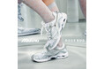 「MIZUNO WAVE」のテクノロジーを搭載した「WAVE RIDER 10」のエクスクルーシブモデル "JEWELS PACK" がROSE BUDにて限定発売。