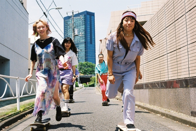 X Girl Skate Boardsから待望となる ガールズスケータークルーが新たに誕生 株式会社ビーズインターナショナルのプレスリリース