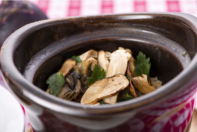 焼き松茸と牡蠣の炊き込みご飯」