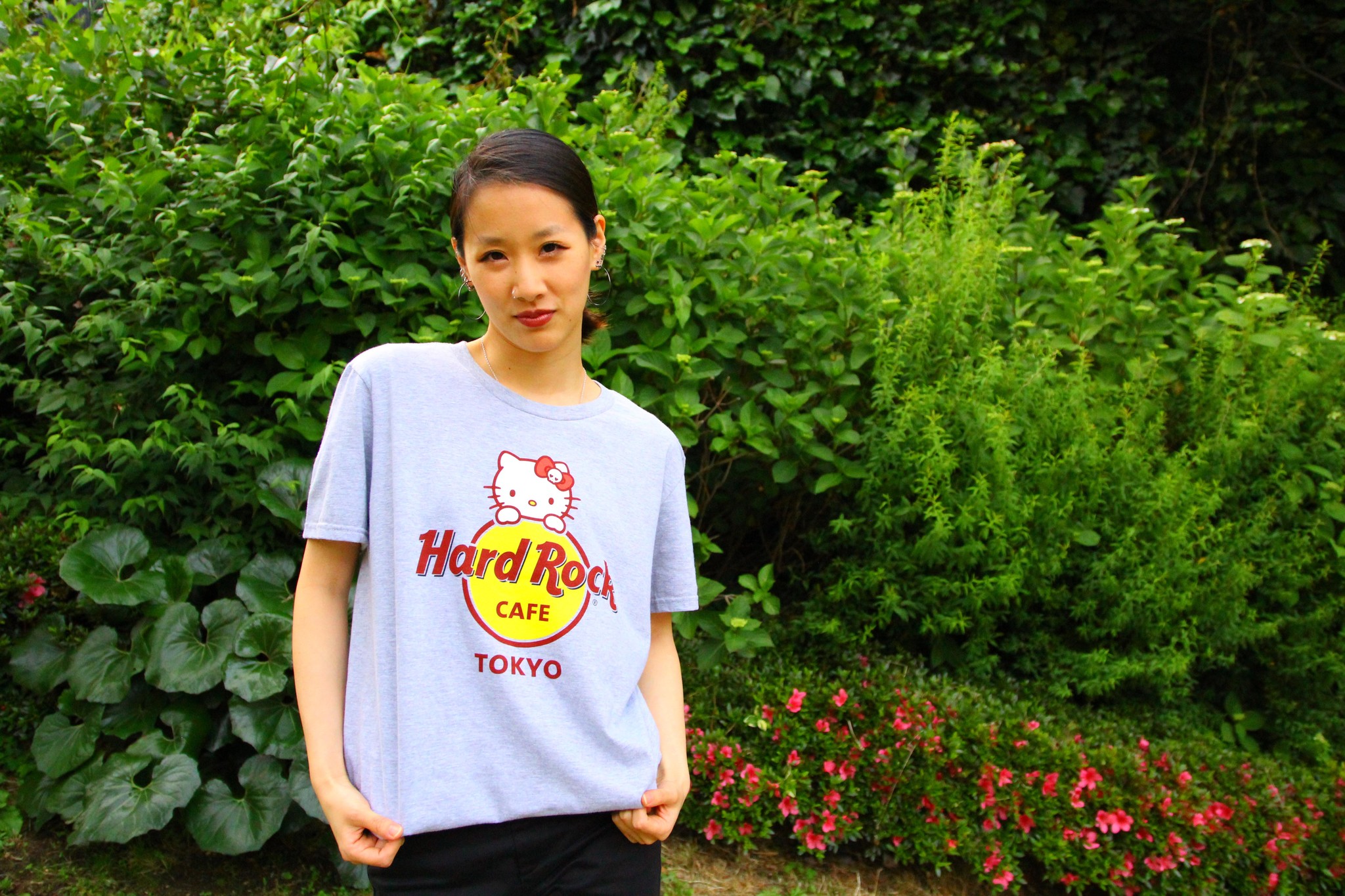 ハードロックカフェ」×「ハローキティ」コラボレーションTシャツ 販売