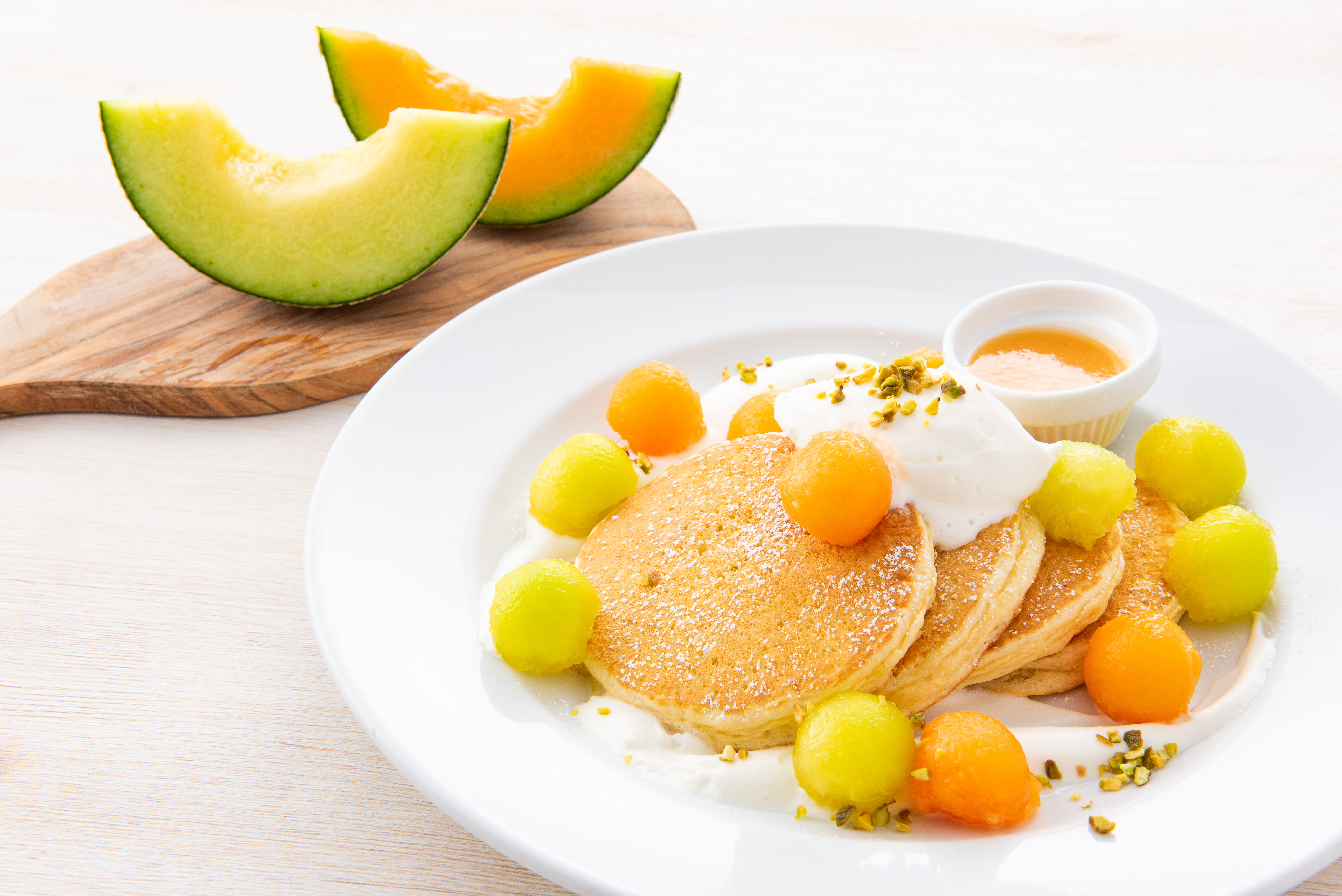 甘くみずみずしいメロンを使用した サラベス スペシャルメニュー フラッフィーメロンパンケーキ 株式会社wdi Japanのプレスリリース