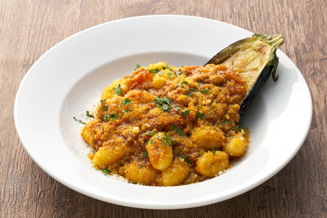 ジャガイモのニョッキ 米ナスと3種の豆とスペルト小麦のボロネーゼ