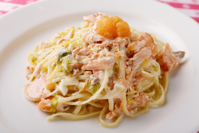 ノルウェーサーモンとズワイガニのリングイネ