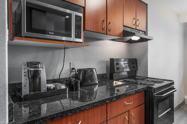 COAST calgary downtown hotel & suites by APA　客室・キッチンエリア