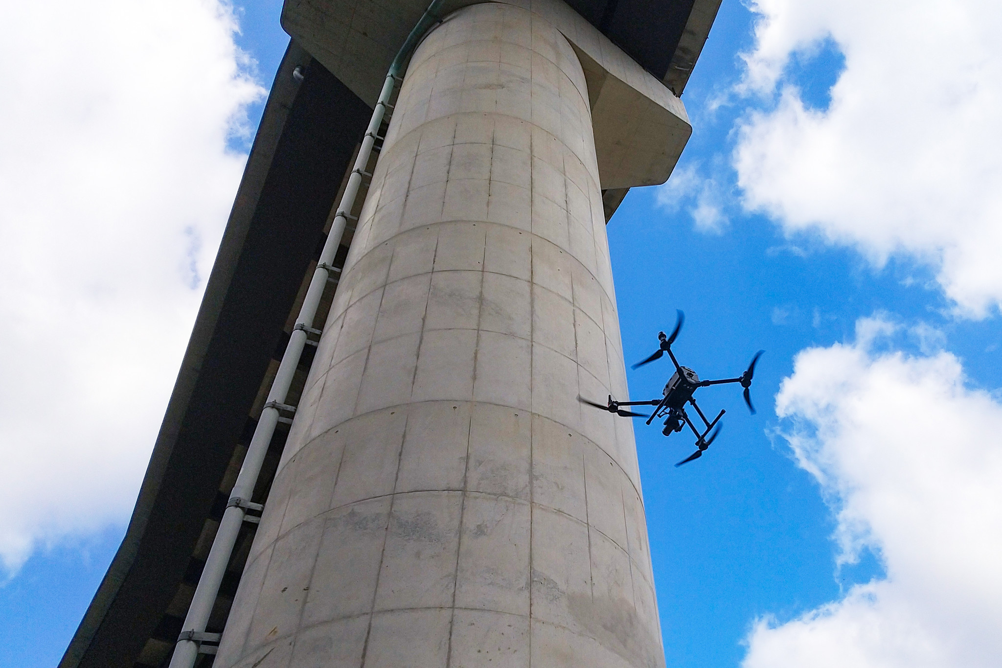 「無人航空機(マルチコプター)を利用した橋梁点検画像取得装置 M300RTK-i」についてのお知らせ【株式会社FLIGHTS】