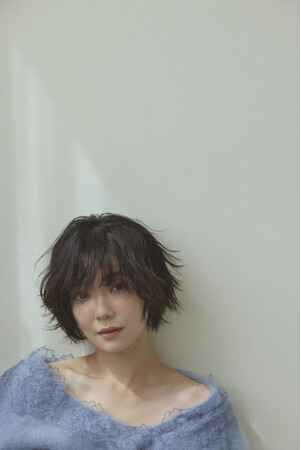 倉科カナさん着用　新品未使用タグ付き　FLAY I.D カシミヤ混　春色　22年 女優・倉科カナが「FRAY I.D」秋の新作を多様な装いで魅了する