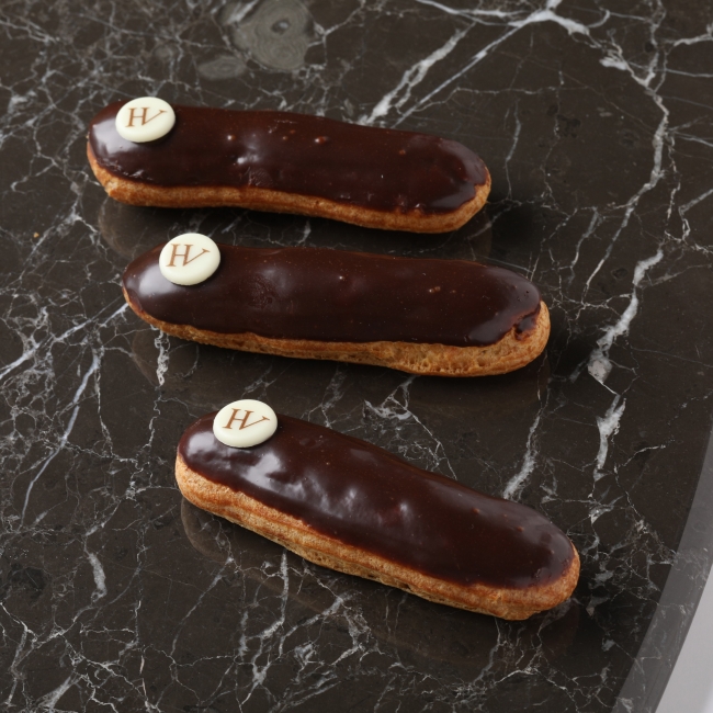 Eclair Chocolat(エクレール ショコラ)　600円(税別)