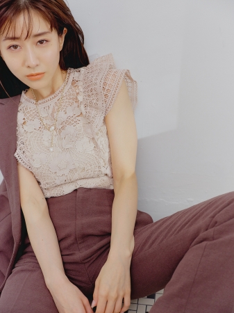 田中みな実が着る「SNIDEL」“穏やかな春へ誘う 心地いい服” | 株式会社
