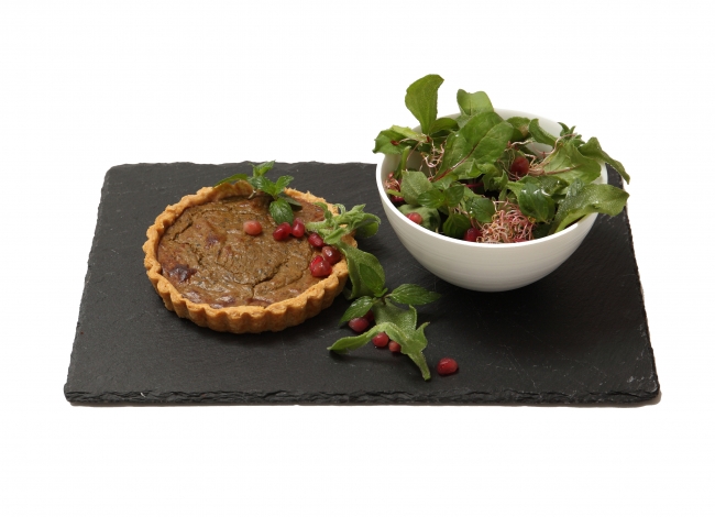 ナスとミントのキッシュ　季節のサラダ添え ￥1,296-（税込）