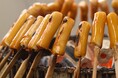 【14年ぶりの復活】山形県白鷹町の「ひがしだんごや」、オープン2ヶ月で2万本突破！地元白鷹産もち米×老舗「白鷹納豆」コラボの『納豆餅』を新発売
