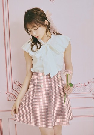 ボウタイリボンブラウス・ギンガムチェックくるみ釦スカート ボウタイリボンブラウス・ギンガムチェックくるみ釦スカート