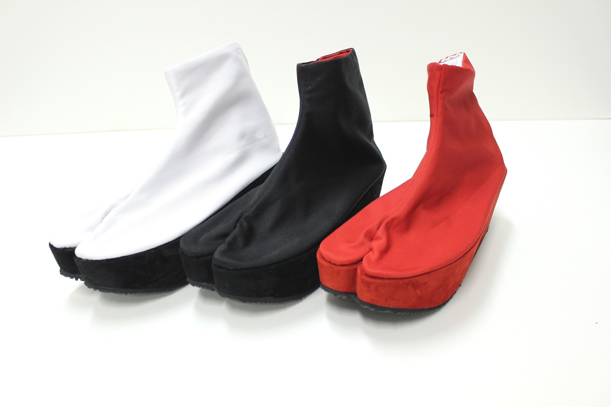足袋の老舗“福助”がサブカルアイテム!?コスプレなどにも使える『足袋シューズ』を発売|福助株式会社のプレスリリース